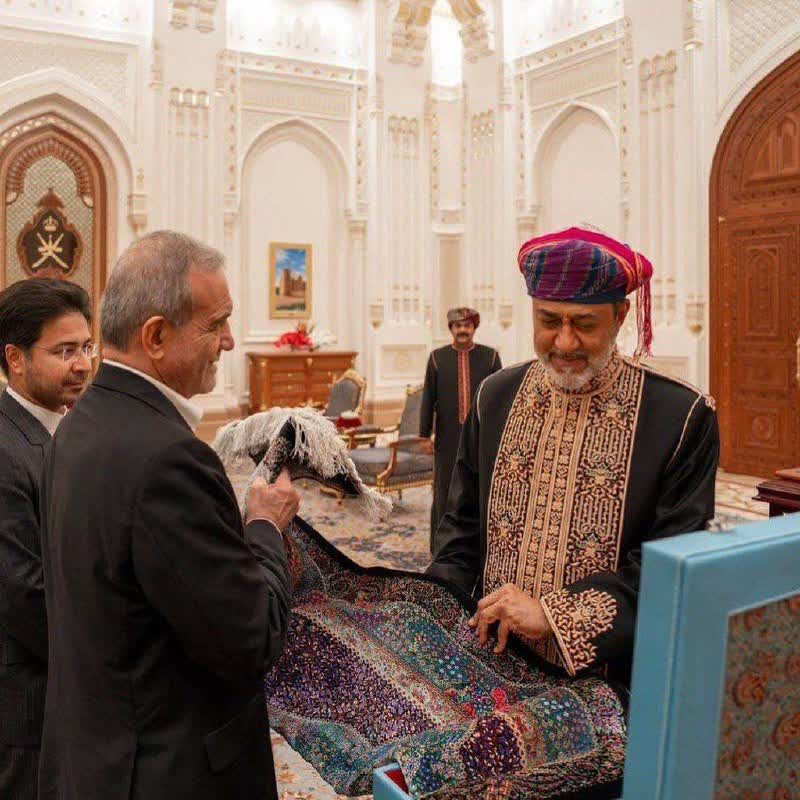 هدایای دکتر مسعود پزشکیان  و سلطان هیثم